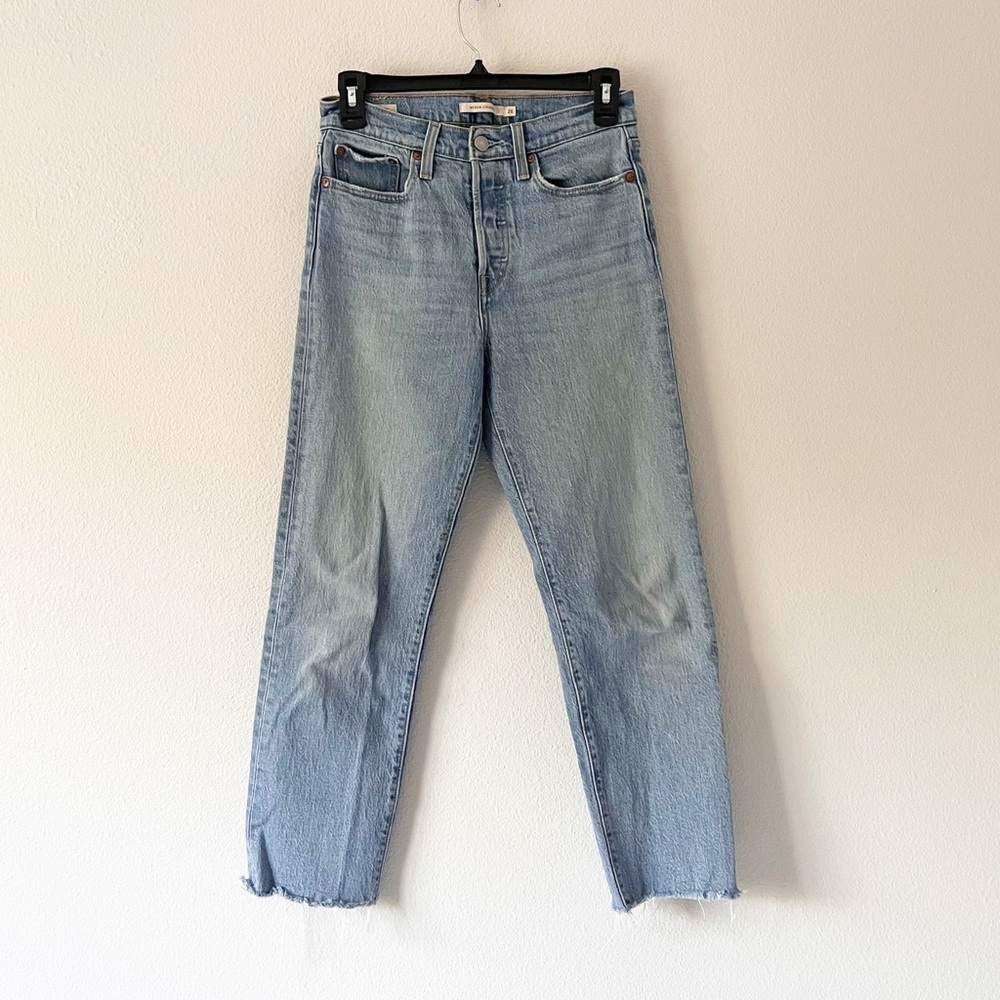 Levi’s Wedgie Straight Raw Hem Jeans Size 26